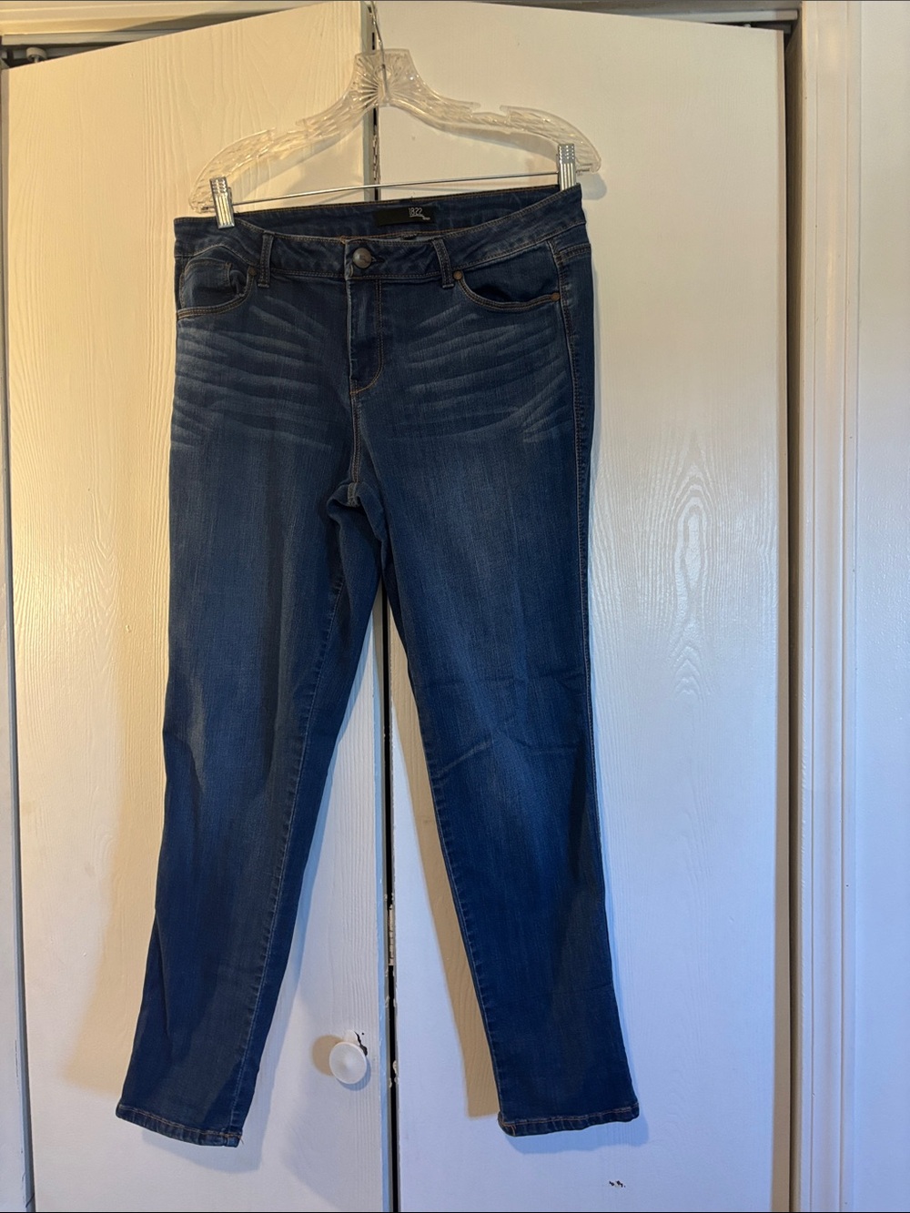 1822 Denim Women's Skinny Jeans in Dark Blue Wash